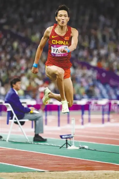 十月三日,方耀庆获得杭州亚运会男子三级跳远银牌,创造了陕西运动员在