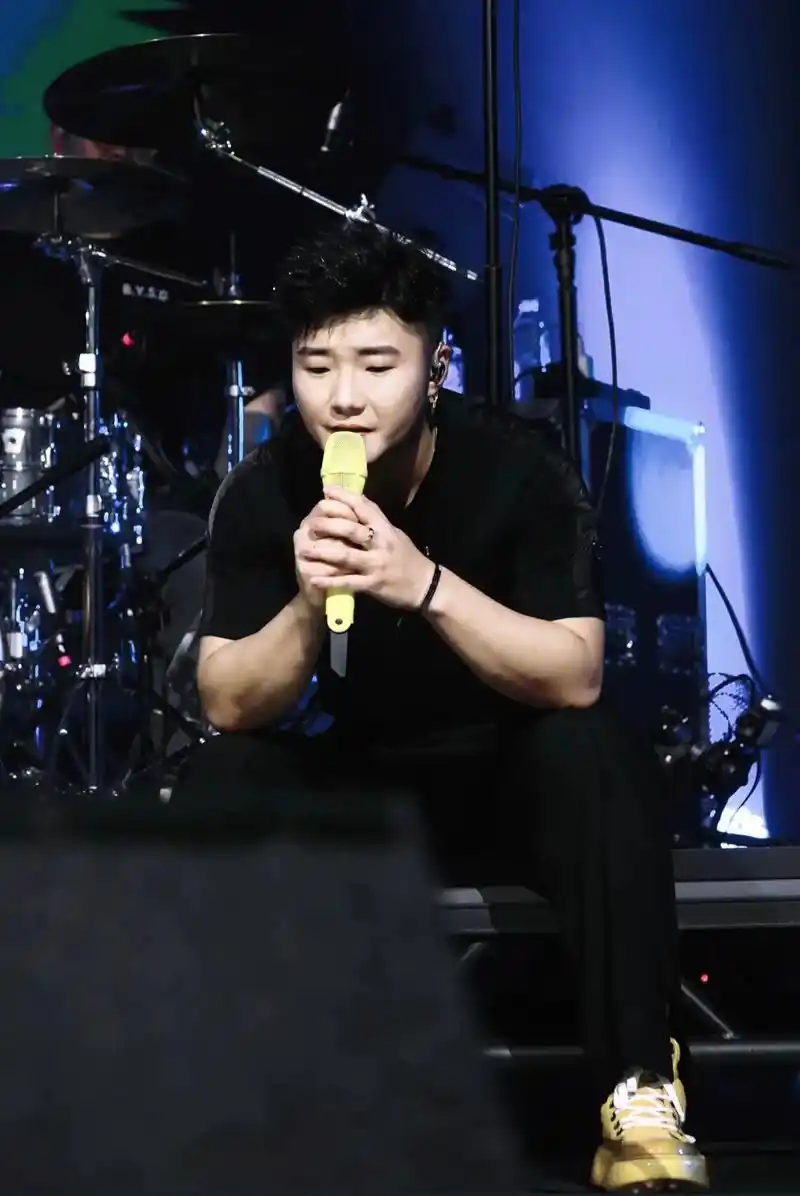 老白的演唱会照片小董女士白小白