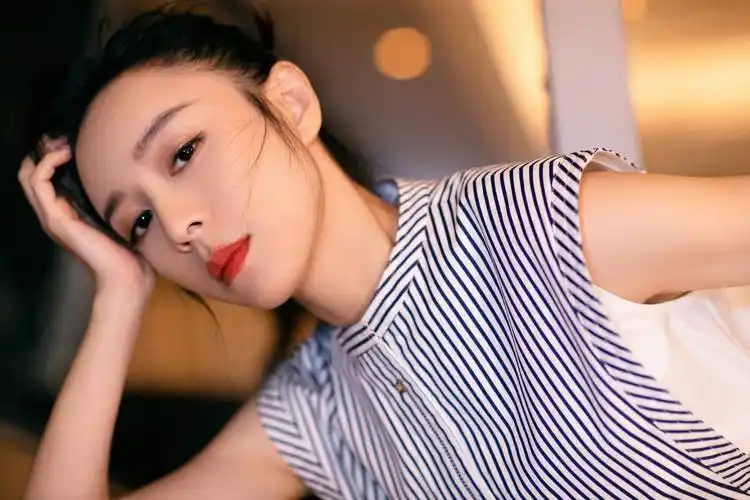 张静初出席《在一起》开播晚会 分享创作故事致敬抗疫英雄__凤凰网