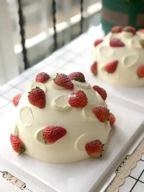 草莓炸弹网红蛋糕