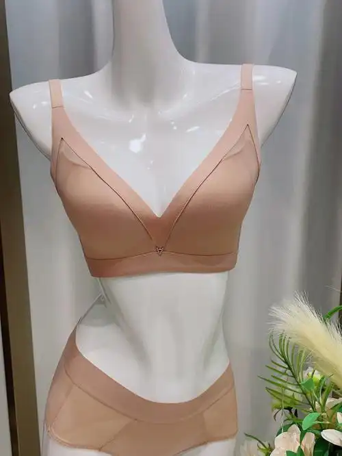 深v设计～聚拢收副乳～后背脂肪管理神器～上身超舒适的款～无数顾客