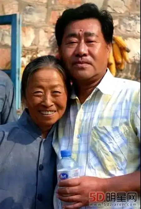 "丑娘"张少华拼命演戏替子还债,却被赶出家门,现状凄惨! -爱心传播.