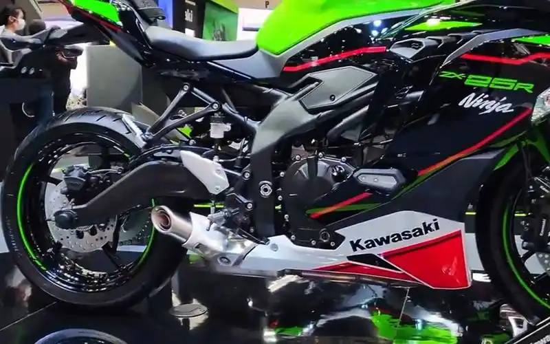 售5万,川崎忍者新款250摩托,四缸引擎 abs,油耗5.2,颜值爆表