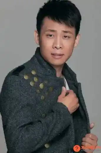 当前位置:>艾问知识人>精选百科>张译张译从小的理想是当播音员,从他