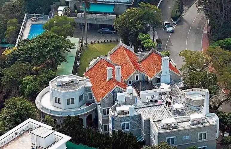 郭晶晶霍启刚豪宅首曝光,院内奢华大气像城堡,67毗邻浅水湾泳滩