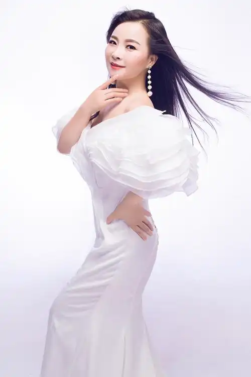 p>段娟,女,著名歌手,出生于陕西中国音乐家协会会员,中国国际新闻