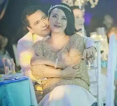 她孤身前往北京,婆家看不上她婚礼无人出席,如今熬成总裁夫人_王晓蓉