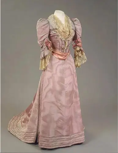 巴斯尔裙(19世纪末裙垫体积减小,强调肩部和袖子)