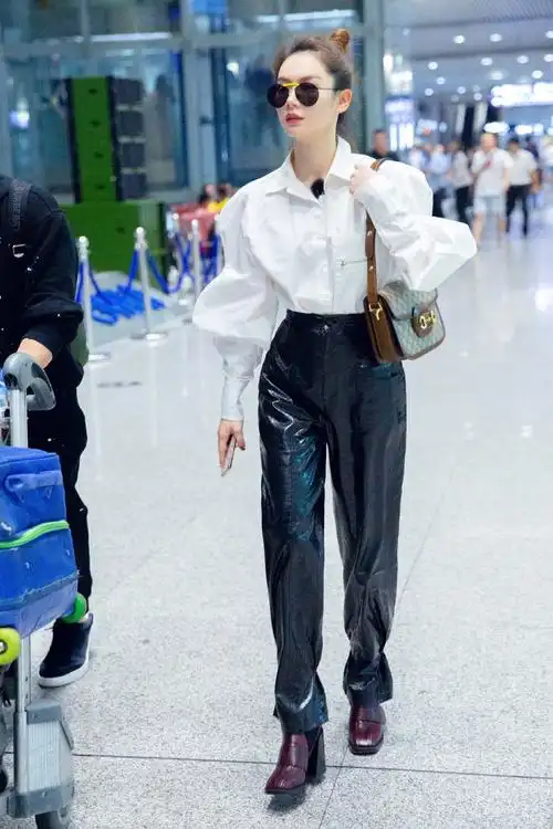 168的戚薇堪称穿搭届教科书标范,丸子头配墨镜,太过霸气了!