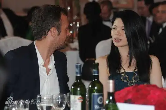 图文翁虹等出席晚宴吕燕和老公