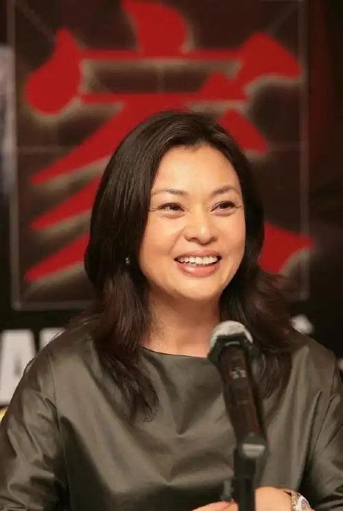 巩俐已经五十多岁,看着一点不显老,苏岩回应被骂显老