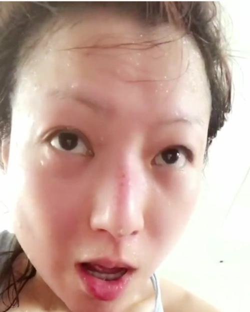 郑秀文素颜健身汗水流不停自称没有偷懒的本钱