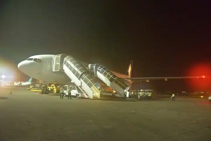 晚上感觉飞机场不怎么样,第二天白天看到和最后一天离开时候再看觉得