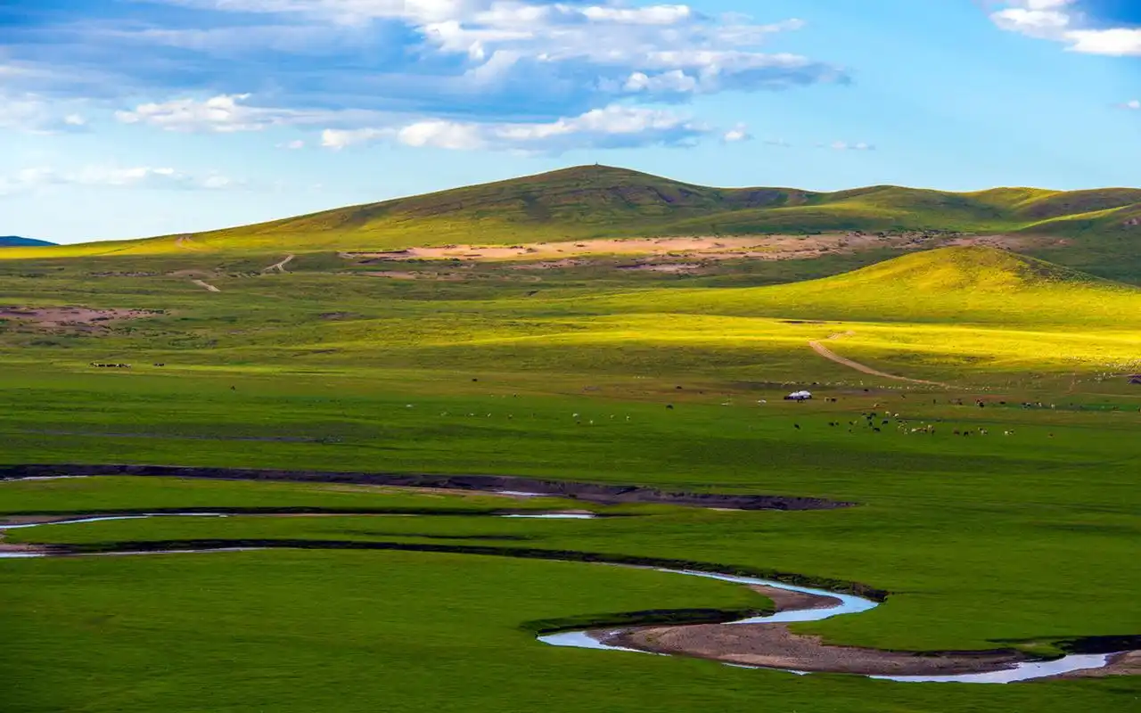 一望无际的绿色大草原唯美风景图片桌面壁纸