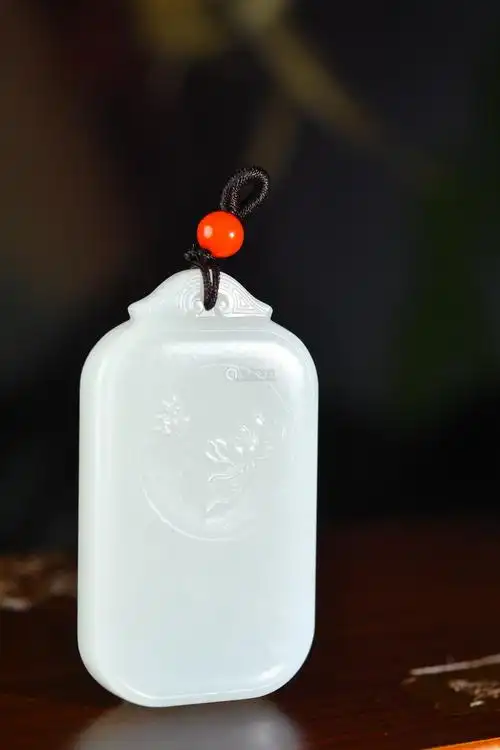 精品和田玉挂件蝶恋花