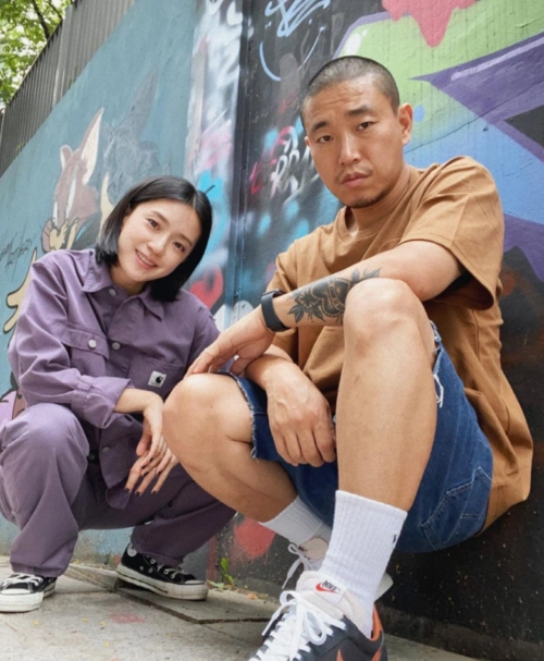 姜gary与妻子同框首暴其正脸照网友直呼太美了