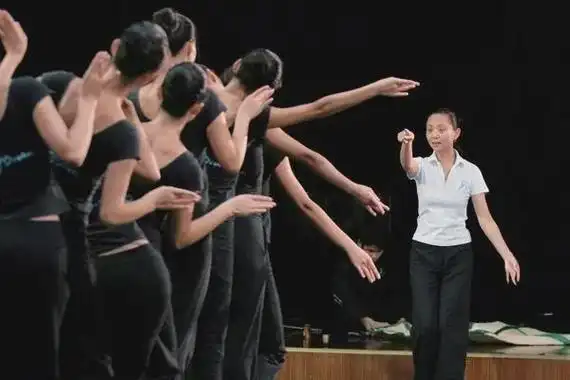 千手观音邰丽华2岁失聪嫁给了姨妈邻居如今婚姻状况如何