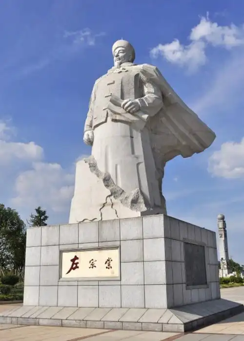 左宗棠,作为一代战神,以64岁的高龄,力排众议,扛着棺材,抱病出征,收复