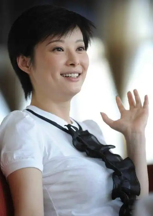 袁立突破尺度51岁颜值身材惊艳全网