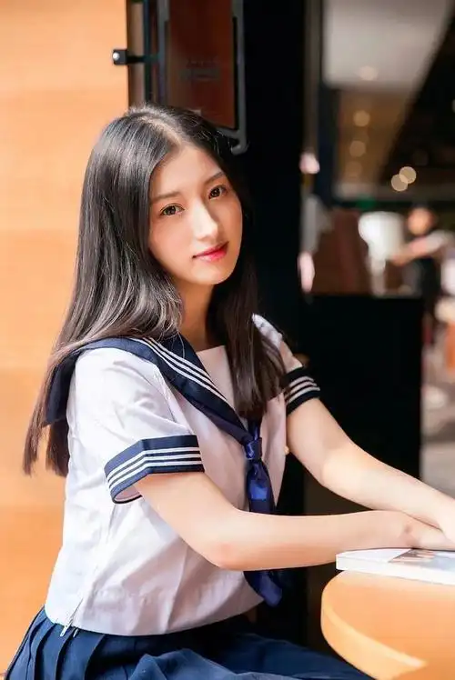 黑长直发美女校花学生校服清纯可人