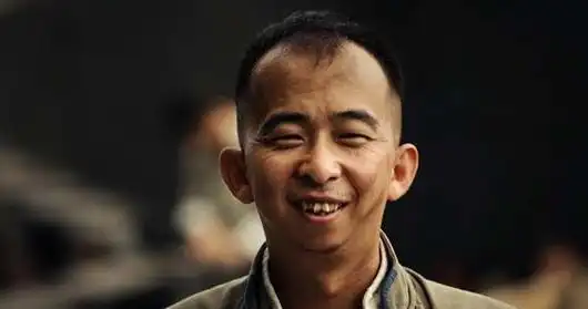 中国最丑的男演员,身高不足1.6米,年收入千万元,妻子是美女