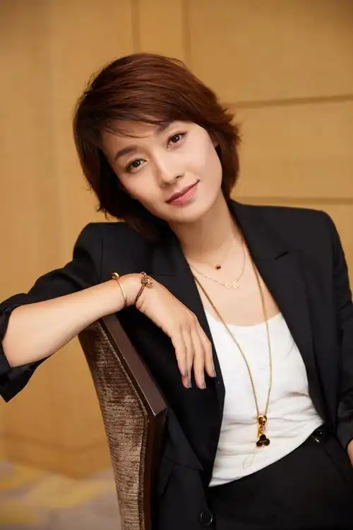 正说马伊琍努力地去爱去奋斗去犯错为自己而活