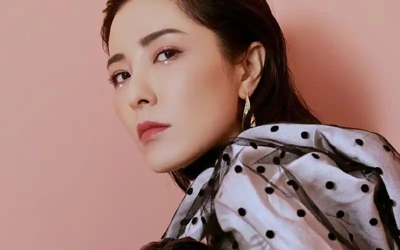 曾黎性感妩媚写真桌面壁纸