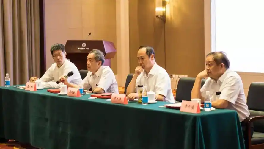 交通协会常务副会长周晓勤,副秘书长李元胜,专家学术委副主任李中浩