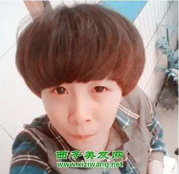 学生锅盖头发型如何打理