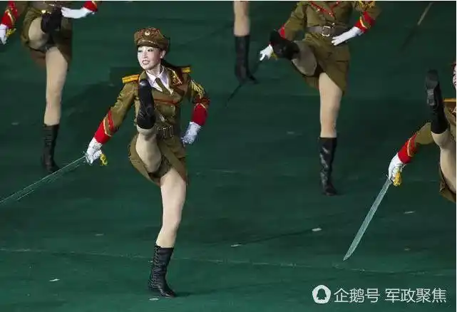 实拍阅兵上踢腿不规范的越南女兵表情却很到位