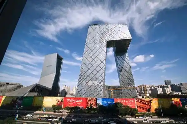 被人们戏称为北京大裤衩的建筑是中央电视台总部大楼.