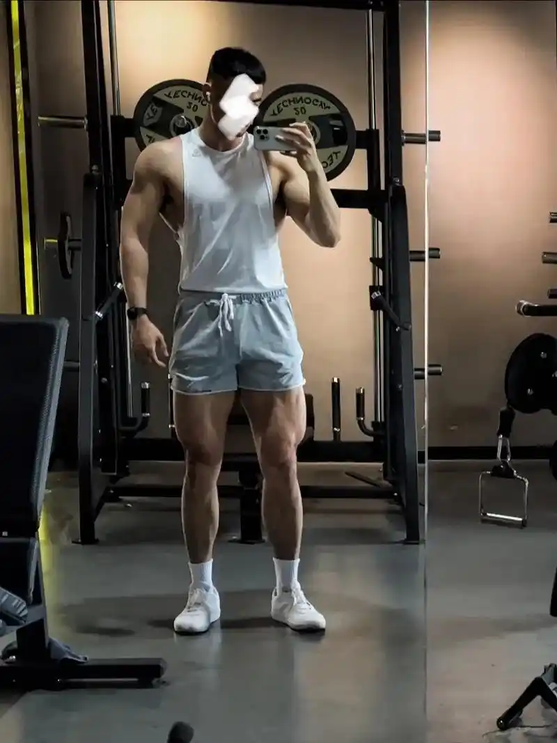 健身男孩|对镜拍|日常训练照片.选腿粗的男人,不会错的!   - 抖音