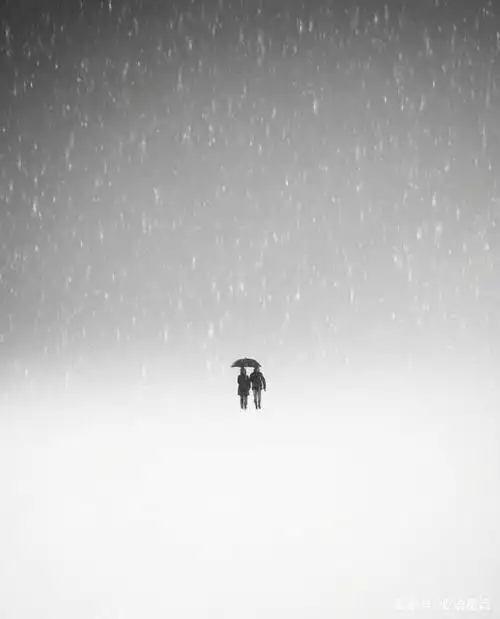 深夜才敢看的伤感句子,爱而不得,句句扎心!