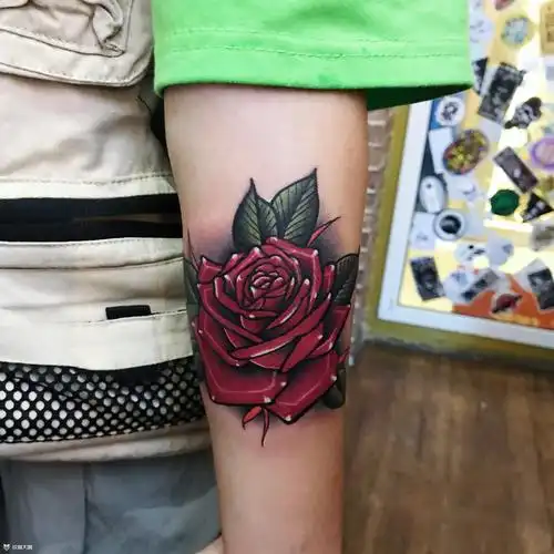 玫瑰花_玫瑰手臂纹身图案大全 - 纹身大咖