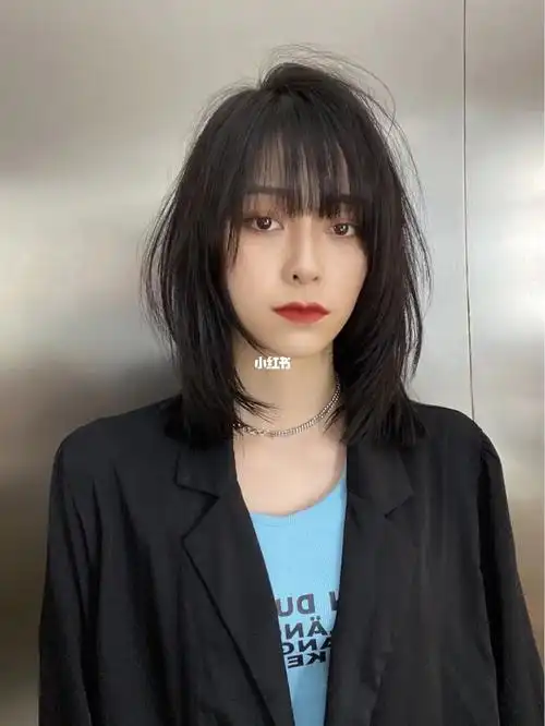 减龄锁骨发加上法式刘海谁不爱啊