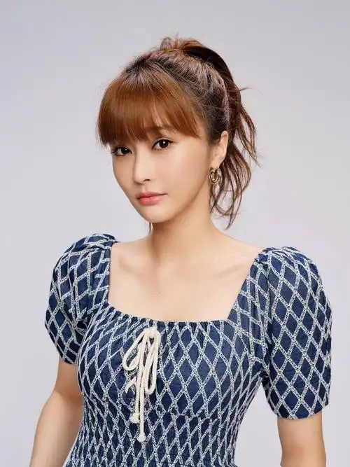 陈冰出道七周年直播庆祝 粉丝撰书表白心意|陈冰|粉丝|偶像_新浪新闻