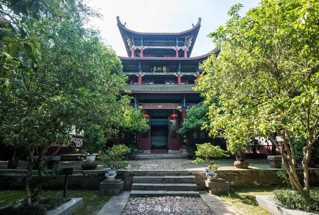 原创赣深高铁终于开通赣州的旅游热度持续飙升这几个地方不可错过