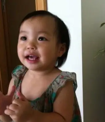 赵薇女儿小四月近照 赵薇女儿好看吗