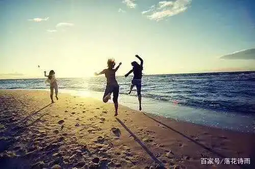 我们哭过,笑过,闹过,曾经也做过一些清纯而美好的梦,留下过难忘的记忆