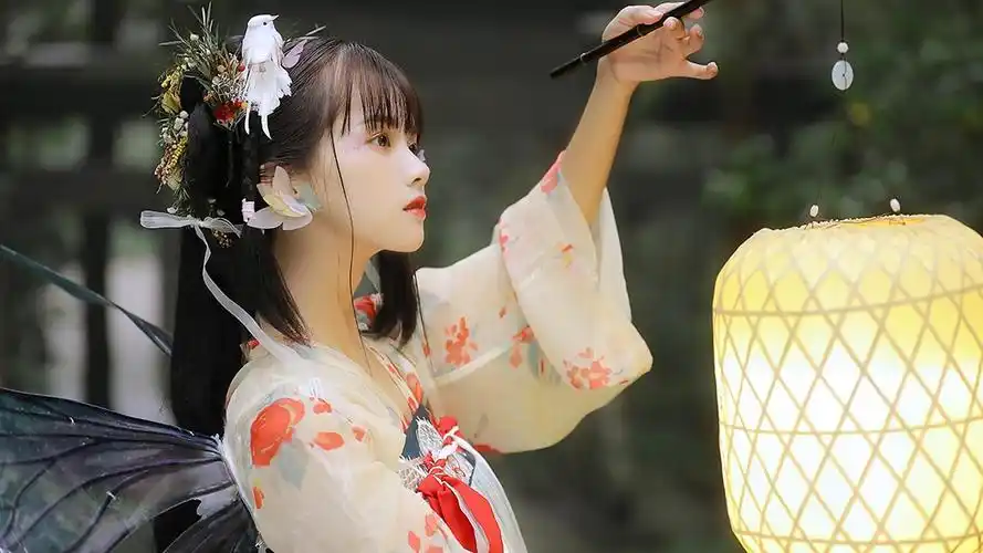 汉服小仙女唯美蝶翼梦幻写真