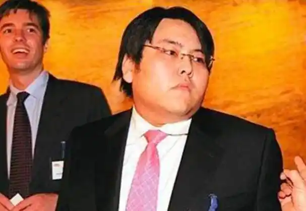 被枪杀,娶女明星,10年败光百亿,被悬赏2162万通缉_集团_李海仓_山西省