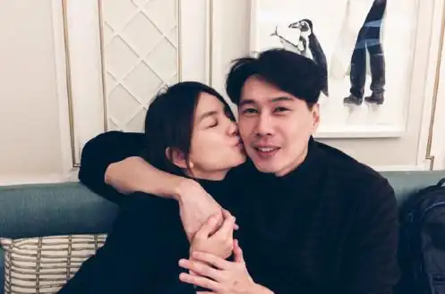 怀孕的ella变小女人 亲吻老公还肉麻告白