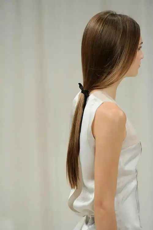 换个发型换种心情,2021试试这几种扎发,元气又减龄,附教程_马尾