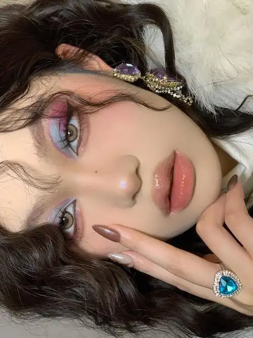 粉蓝03截断式眼影酒吧蹦迪妆容