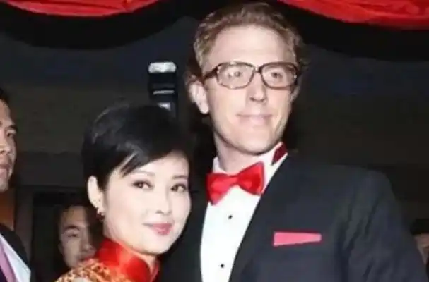 被宠12年不愿结婚,他娶了奥运冠军家庭美满,她却三婚50岁无子女