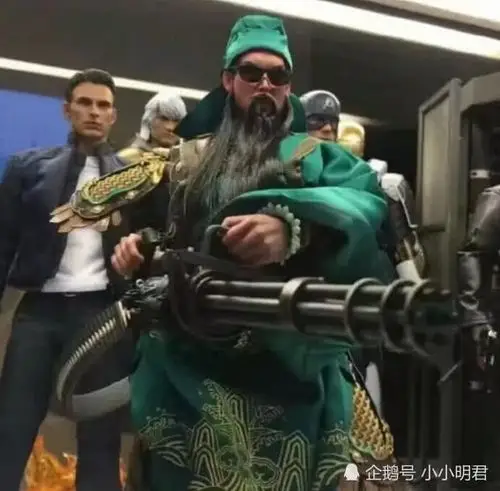 唐僧搭配98k,盖伦的大宝剑呢?原来的李团长手上