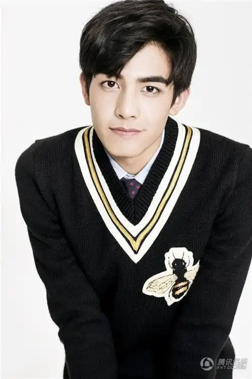 肌肉男:宋威龙18岁生日帅气写真图片-小虾米