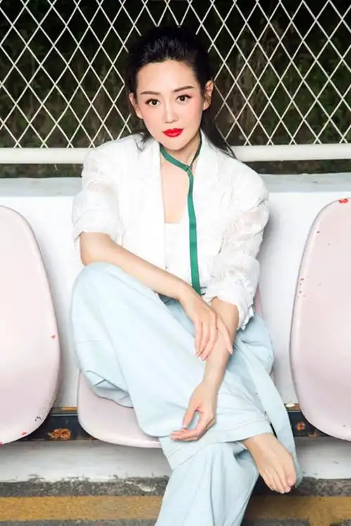 她长得漂亮,恋大15岁二婚演员,认识三天便闪婚,今女儿很可爱|张定涵