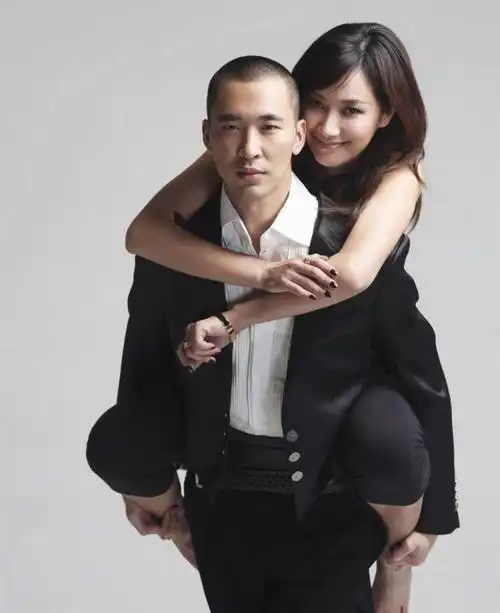 徐静蕾的老公徐静蕾黄立行恋爱9年终于结婚了