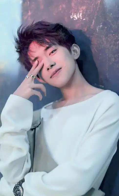 帅哥壁纸:小鲜肉男明星易烊千玺高颜值帅气图片-小虾米